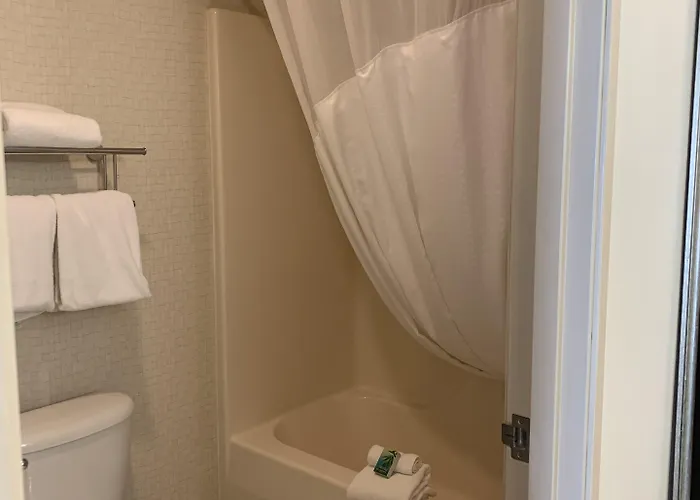 Express & By Ihg 3* Torrington