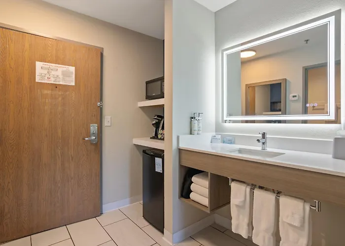 Express & By Ihg 3*