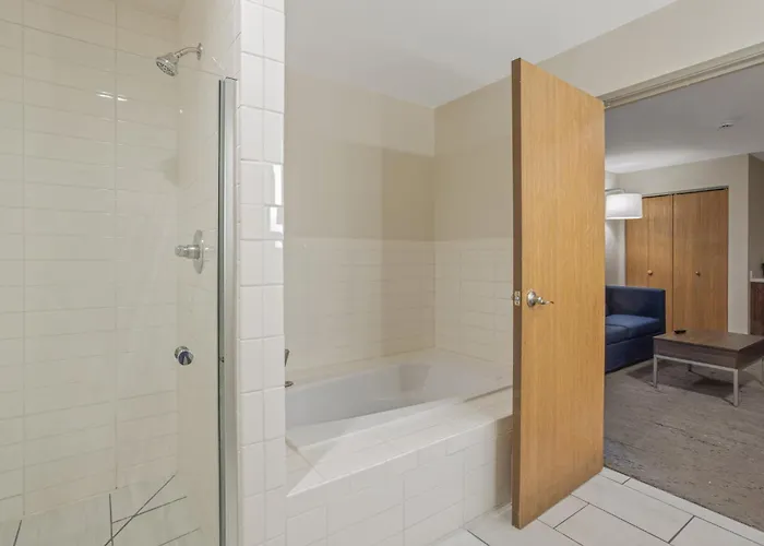 Hotel Express & By Ihg Torrington