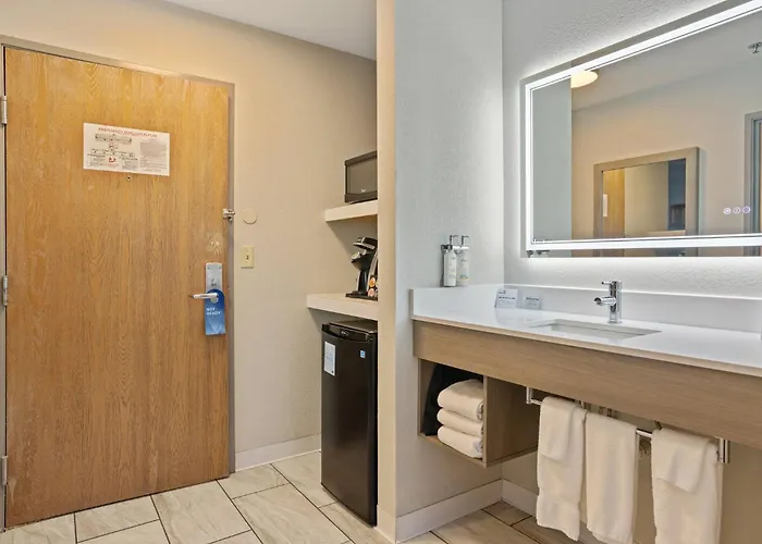 Express & By Ihg Hotel Torrington