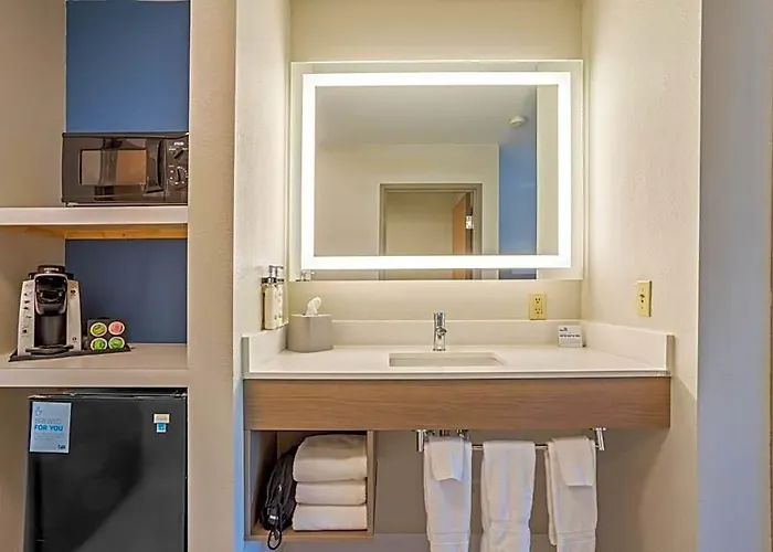 Express & By Ihg Hotel Torrington