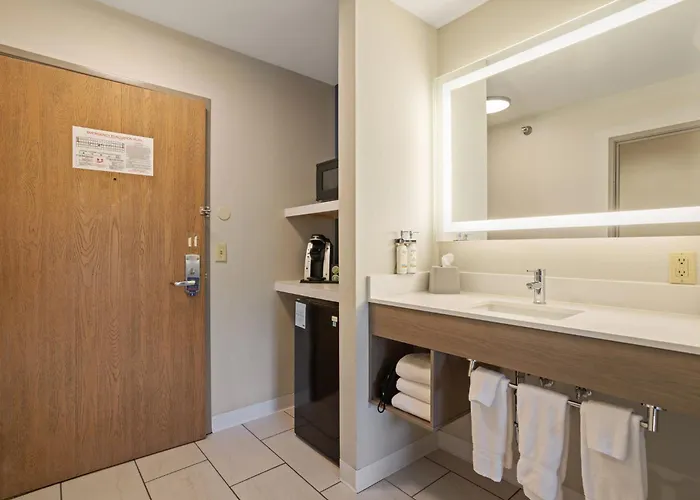 Hotel Express & By Ihg Torrington
