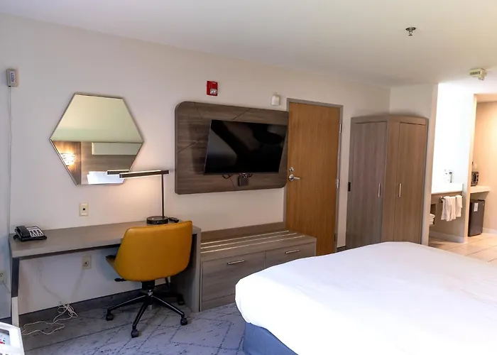 Hotel Express & By Ihg