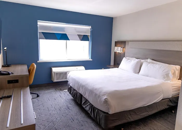 Express & By Ihg Hotel 3*