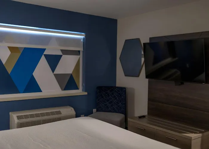 Hotel Express & By Ihg 3*