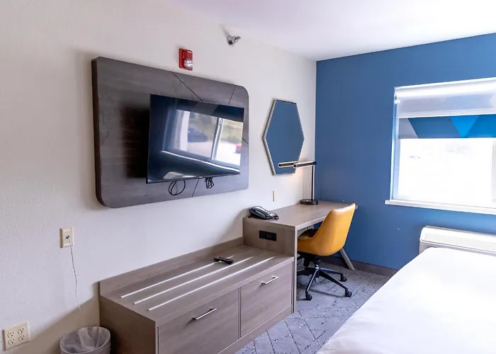 Hotel Express & By Ihg Torrington