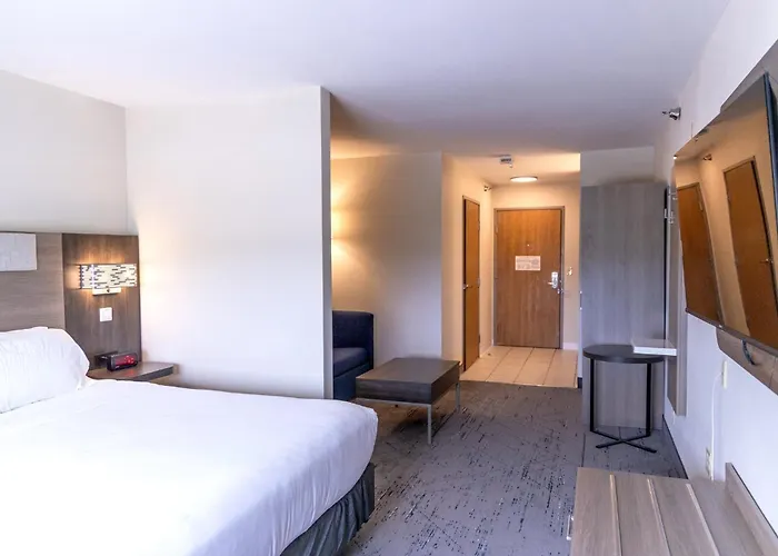 Hotel Express & By Ihg 3*