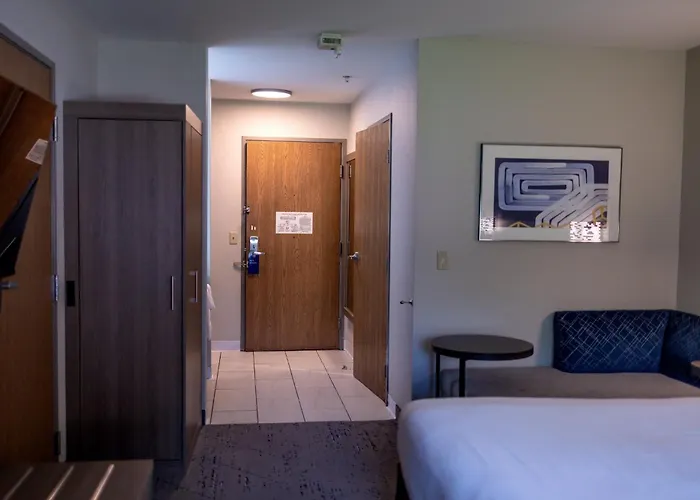 Express & By Ihg 3*
