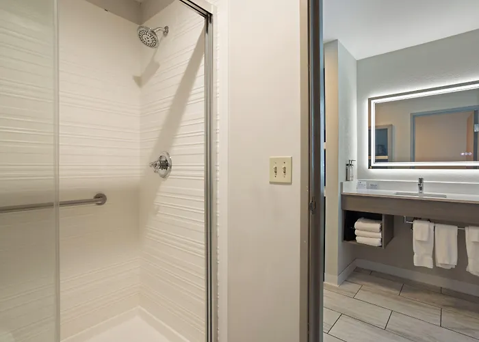 Express & By Ihg Torrington