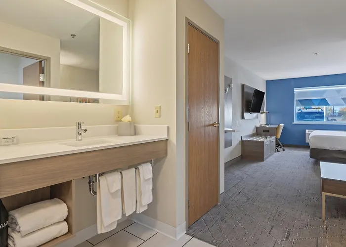 Express & By Ihg Hotel 3*