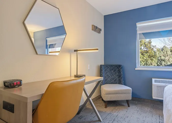 Express & By Ihg Hotel
